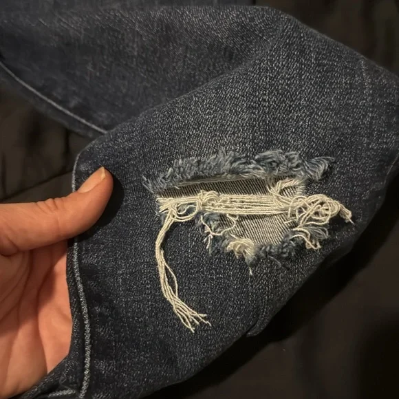 🔥 Must-Have Dark Denim Alert! 🔥 - Picture 4 of 5